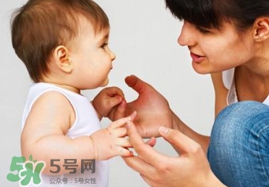 寶寶說話早晚和智力有關(guān)系嗎？寶寶說話晚怎么辦？