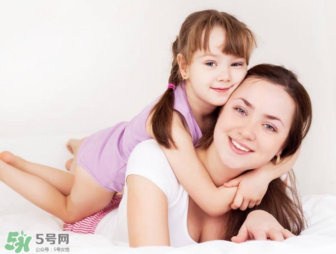 寶寶什么時(shí)候會(huì)笑？逗寶寶笑的小妙招