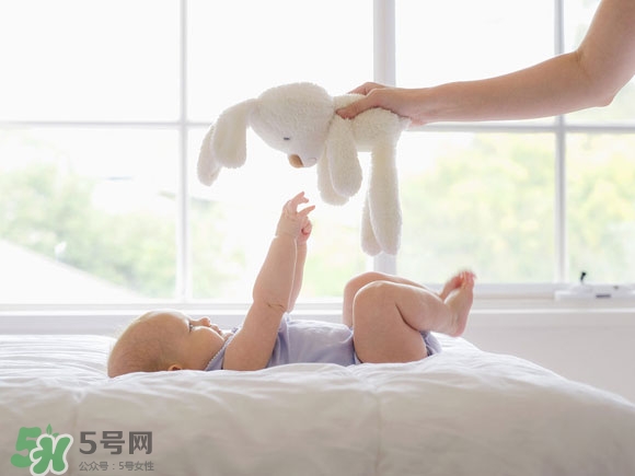 寶寶頭型是睡出來(lái)的嗎？寶寶頭型矯正最佳時(shí)間