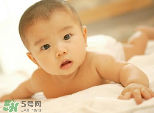 寶寶發(fā)燒抽搐正常嗎？寶寶發(fā)燒抽搐怎么辦？