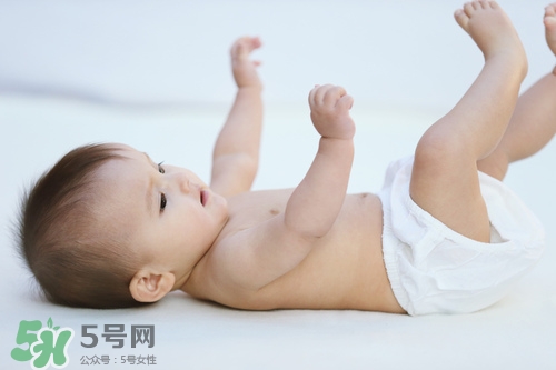 生孩子臍帶怎么剪？臍帶晚剪有什么影響？