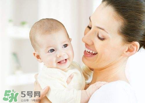 生孩子時(shí)吃什么易助產(chǎn)？生孩子時(shí)吃巧克力