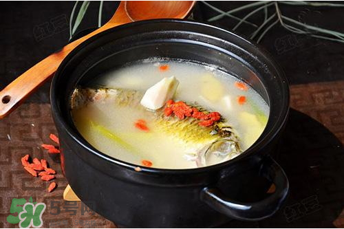 鯽魚湯下奶嗎？鯽魚湯的功效與作用