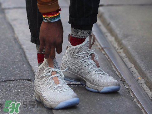 nike lebron 15 ghost什么時候發(fā)售_多少錢？