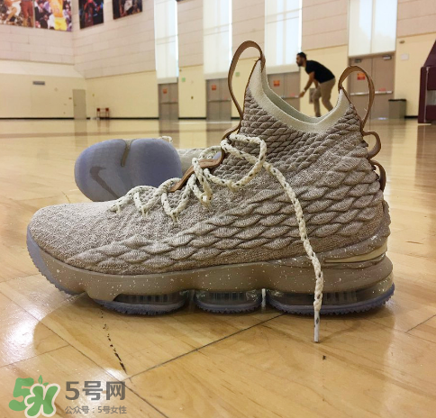 nike lebron 15 ghost實(shí)物細(xì)節(jié)怎么樣？