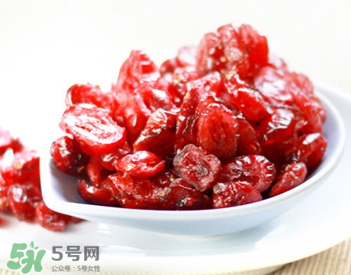 蔓越莓干熱量高嗎？蔓越莓干和新鮮蔓越莓營養(yǎng)價值的區(qū)別