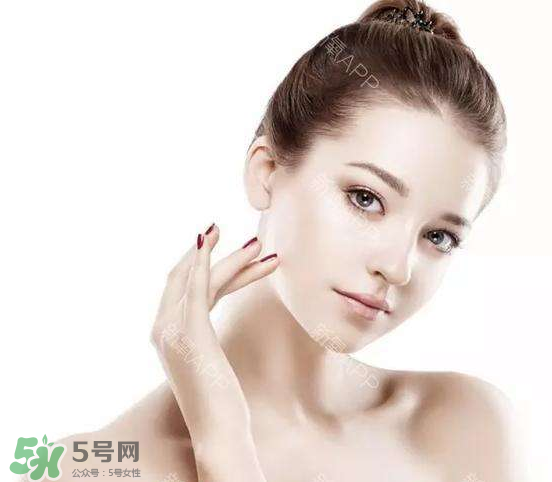 定妝噴霧好還是散粉？定妝噴霧在散粉后用嗎？