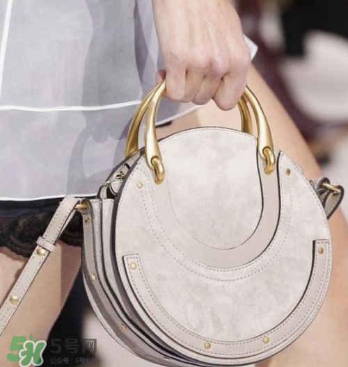 chloe pixie多少錢？蔻依17秋冬新款圓形包包專柜價(jià)格
