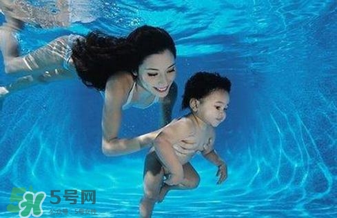 水中分娩時寶寶會嗆水嗎？水中分娩寶寶不會淹嗎？