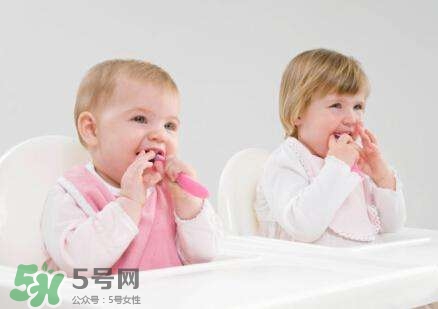 和寶寶同房睡還能過性生活嗎？有孩子之后怎么過性生活？