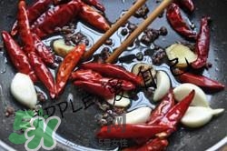 香辣蟹怎么做最好吃？香辣蟹怎么處理螃蟹？