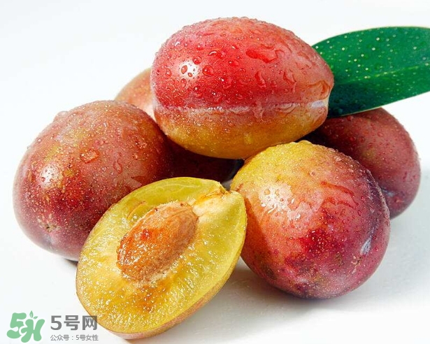 西梅可以和葡萄一起吃嗎？西梅的食用功效有哪些？