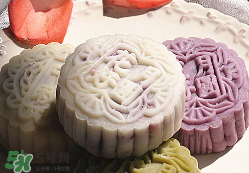月餅皮可以用低筋面粉嗎？月餅皮用什么面粉？