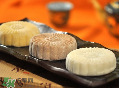 月餅皮可以用低筋面粉嗎？月餅皮用什么面粉？