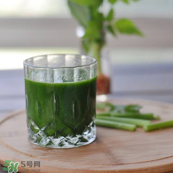 芹菜汁最適合什么人喝？芹菜汁哪些人不能喝？