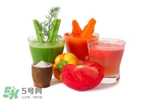 芹菜和什么榨汁好喝？芹菜榨汁需要煮熟嗎？