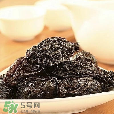 西梅干真的能解決便秘嗎？西梅干怎么吃治便秘？