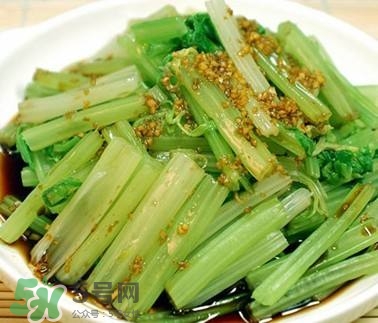 芹菜和什么榨汁好喝？芹菜榨汁需要煮熟嗎？