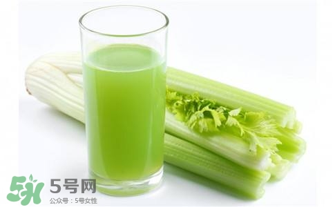 芹菜和什么榨汁好喝？芹菜榨汁需要煮熟嗎？