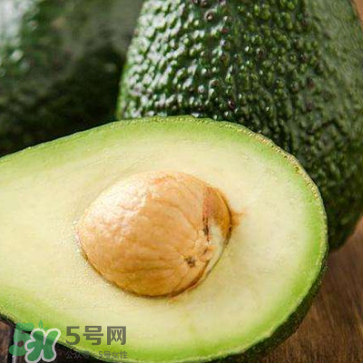 牛油果榨汁要去皮嗎？牛油果榨汁要加水嗎？