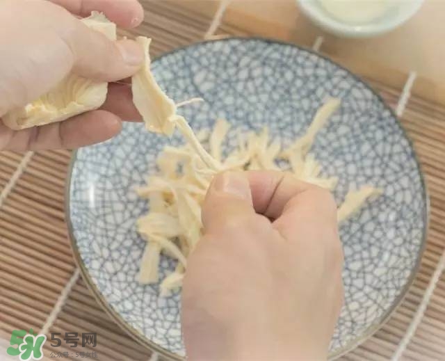 牛油果沙拉怎么做？牛油果沙拉用什么醬？