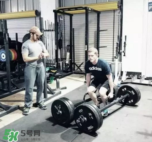 農(nóng)夫行走可以單手嗎？農(nóng)夫行走要沉肩嗎？