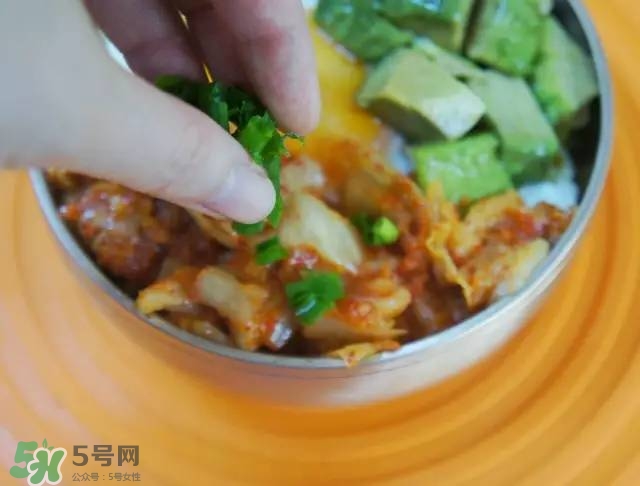 牛油果沙拉怎么做？牛油果沙拉用什么醬？
