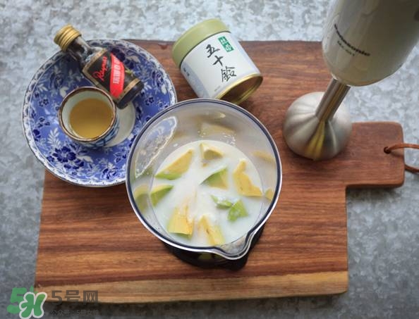 牛油果沙拉怎么做？牛油果沙拉用什么醬？