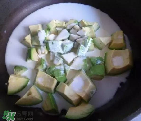 牛油果沙拉怎么做？牛油果沙拉用什么醬？