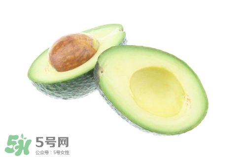 寶寶吃牛油果要蒸熟嗎？寶寶吃牛油果會便秘嗎？