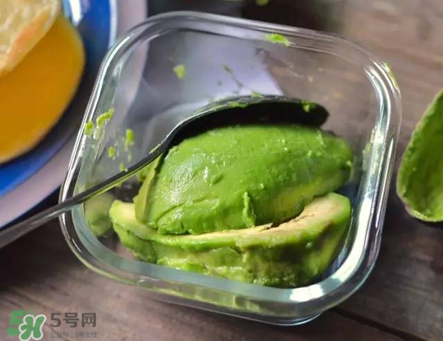 牛油果沙拉怎么做？牛油果沙拉用什么醬？