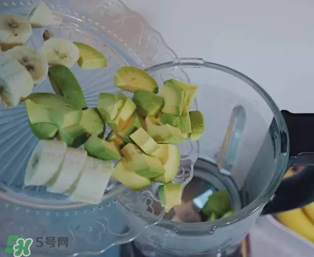 牛油果沙拉怎么做？牛油果沙拉用什么醬？