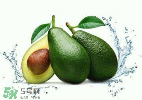 牛油果切開黑了能吃嗎？牛油果為什么會(huì)有黑點(diǎn)？