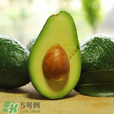 牛油果榨汁要去皮嗎？牛油果榨汁要加水嗎？