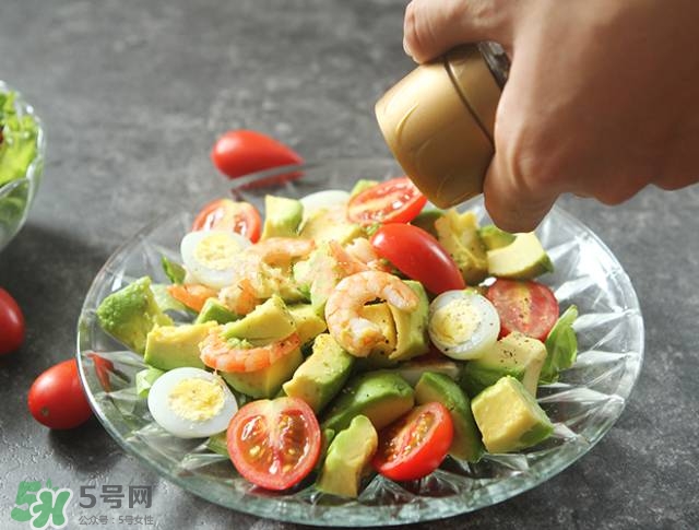 牛油果沙拉怎么做？牛油果沙拉用什么醬？