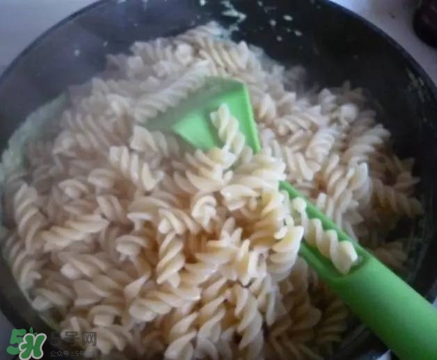 牛油果沙拉怎么做？牛油果沙拉用什么醬？