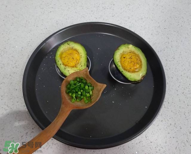 牛油果沙拉怎么做？牛油果沙拉用什么醬？