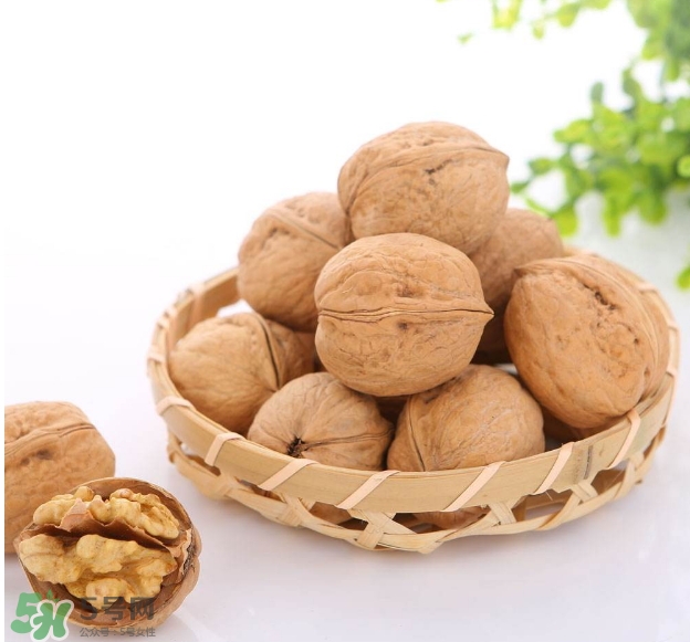 核桃什么時(shí)候吃最好？核桃一次吃多少為宜？