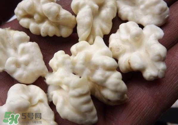 新鮮核桃怎么吃？新鮮核桃怎么給寶寶吃？