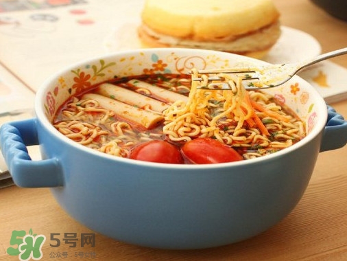 微波爐怎么做泡面？微波爐怎么做蛋糕