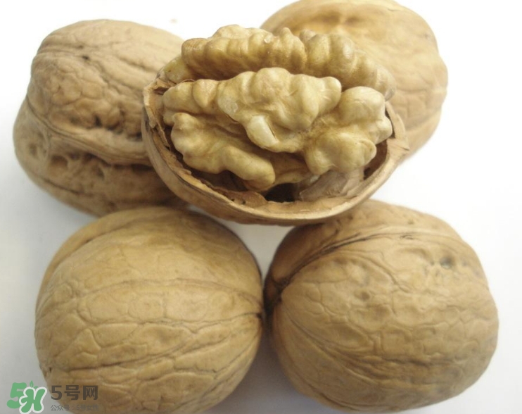 核桃什么時(shí)候吃最好？核桃一次吃多少為宜？