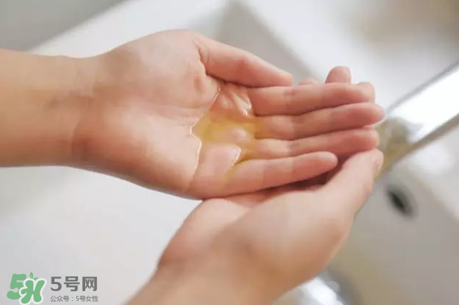 手部皮膚干燥怎么辦？手部干燥解決方法
