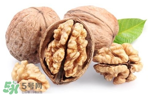 青皮核桃和干核桃哪個(gè)營(yíng)養(yǎng)高？有什么區(qū)別？