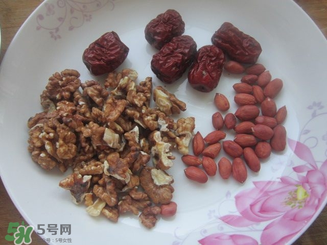 核桃可以和黃豆一起打豆?jié){嗎？核桃和什么一起打豆?jié){好？