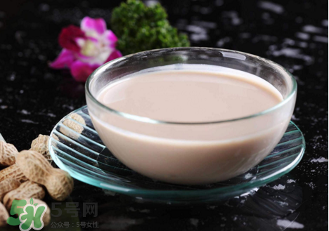 核桃打豆?jié){營養(yǎng)會(huì)流失嗎？核桃和什么一起打豆?jié){？