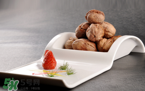 核桃可以空腹吃嗎？核桃飯前吃好還是飯后吃好？