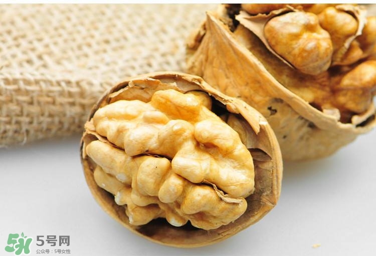 核桃可以空腹吃嗎？核桃飯前吃好還是飯后吃好？