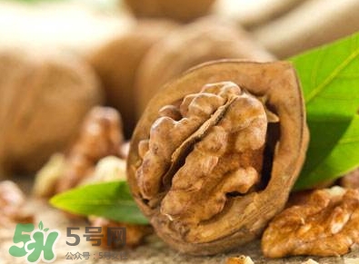 吃核桃對(duì)頭發(fā)有什么好處？為什么吃核桃對(duì)頭發(fā)生長(zhǎng)有好處？