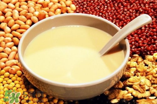 核桃打豆?jié){營養(yǎng)會(huì)流失嗎？核桃和什么一起打豆?jié){？