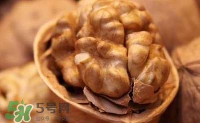 吃核桃對(duì)頭發(fā)有什么好處？為什么吃核桃對(duì)頭發(fā)生長(zhǎng)有好處？